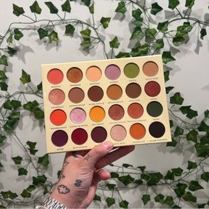 SOLD ❤️ floral vintage palette by ace Beaute
